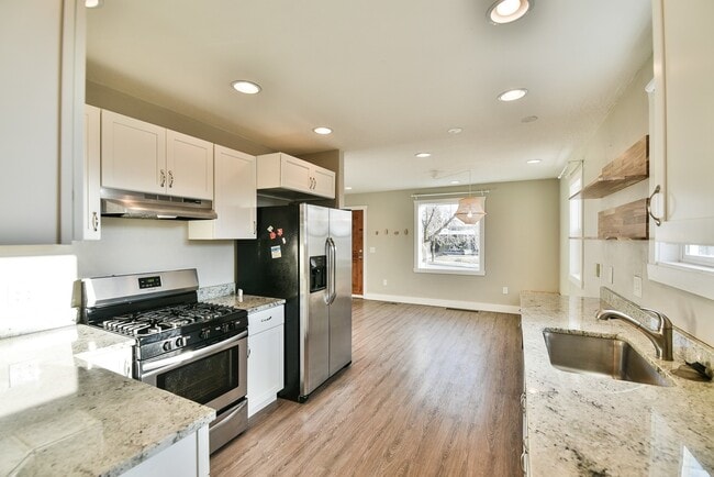 Building Photo - Beautiful Spacious Home in Sugarhouse!