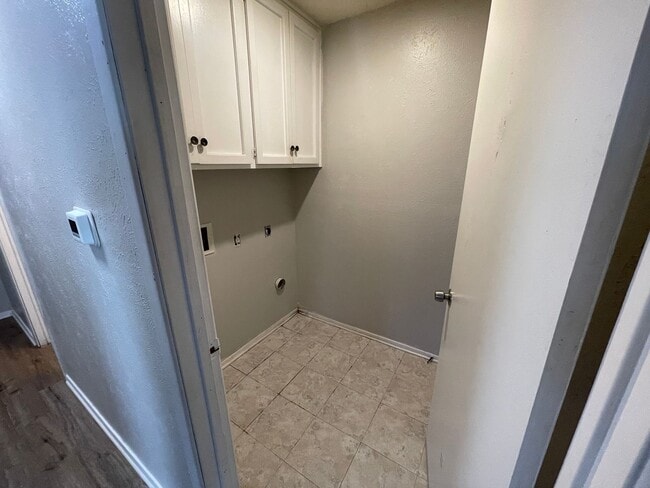 Building Photo - 8236/8238 El Retiro