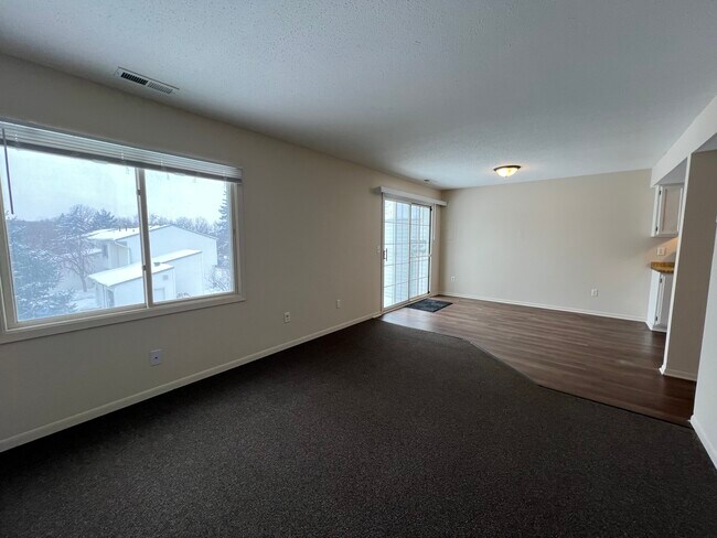 Building Photo - 611 E Burnsville Pkwy