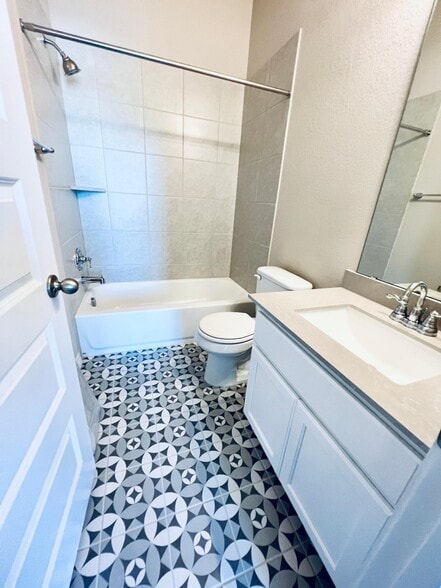 Bath - 2100 Mar Vista Ln