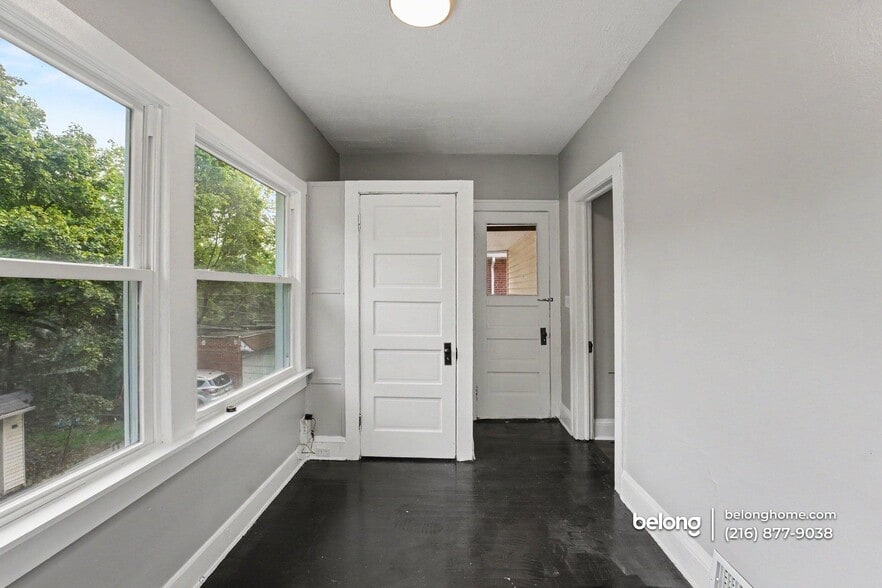 Building Photo - 3413 Beechwood Ave