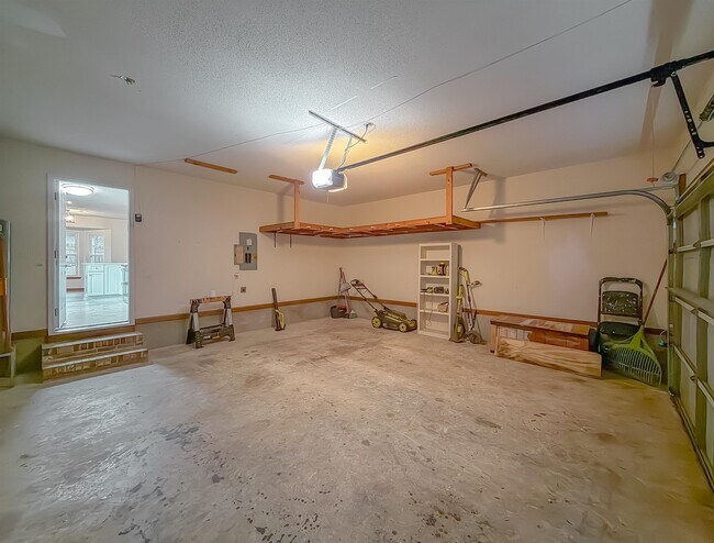 Building Photo - 776 Lupine Ln