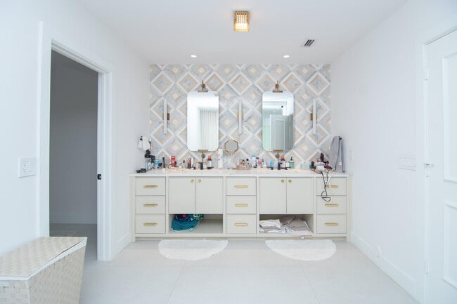 Building Photo - 8208 Twin Lake Dr