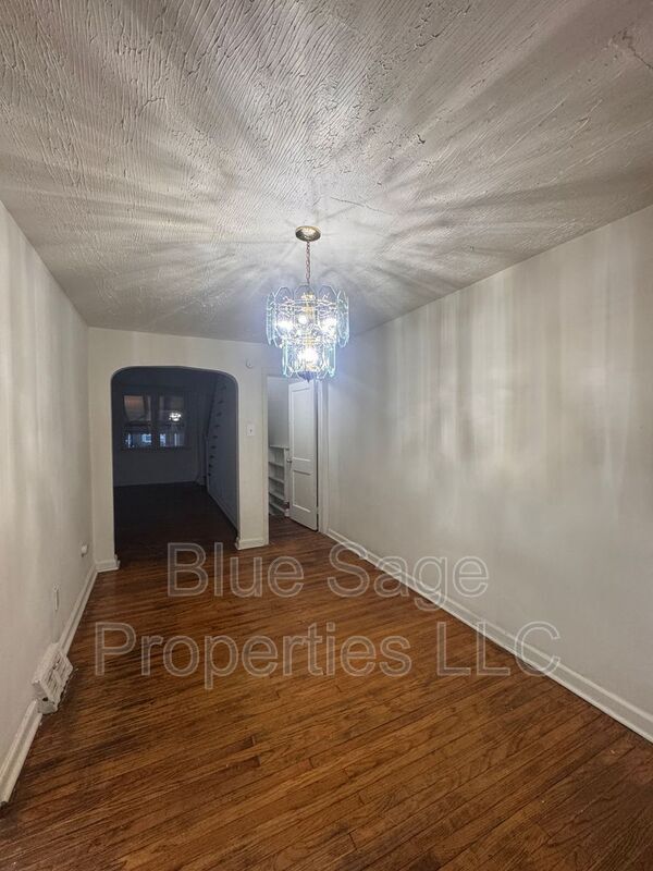 Building Photo - 575 S 4th St