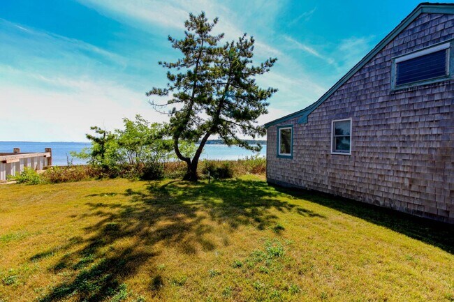 Building Photo - 314 E Montauk Hwy