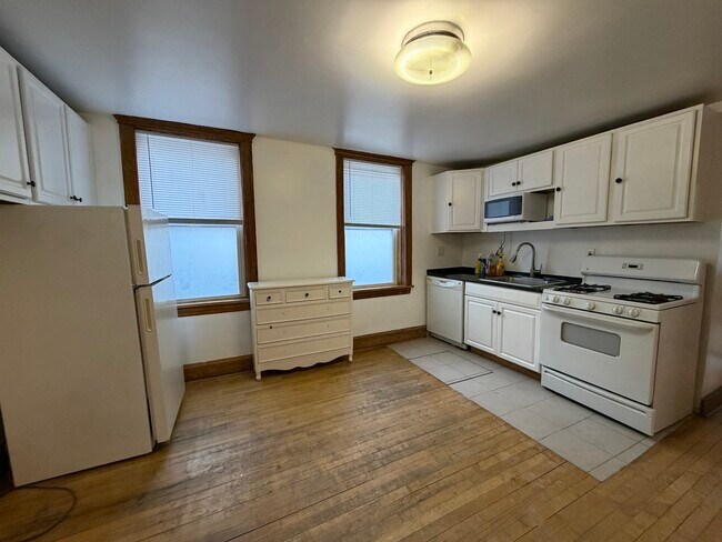 Building Photo - 2067 N Leavitt St