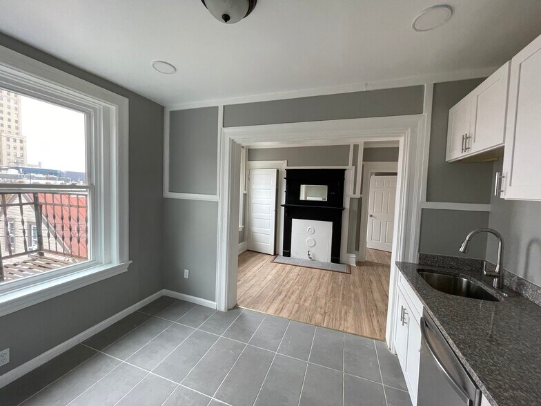 Building Photo - 1223 Loraine St