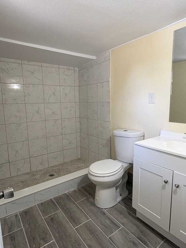 Building Photo - 4bed/2bath SFH Rent $1620/month ready December 2025