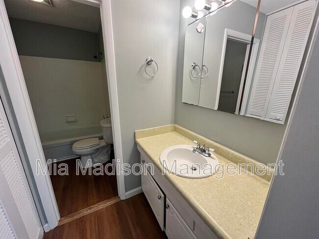 Building Photo - 527 Tibet Ave