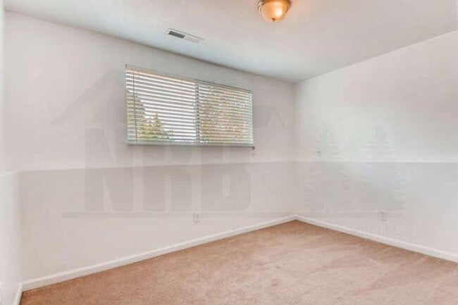 Building Photo - Gorgeous 3 Bedroom Home near Ruston Way!