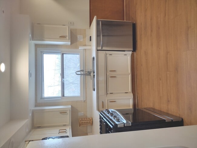 Building Photo - 3210 Vista Terrace