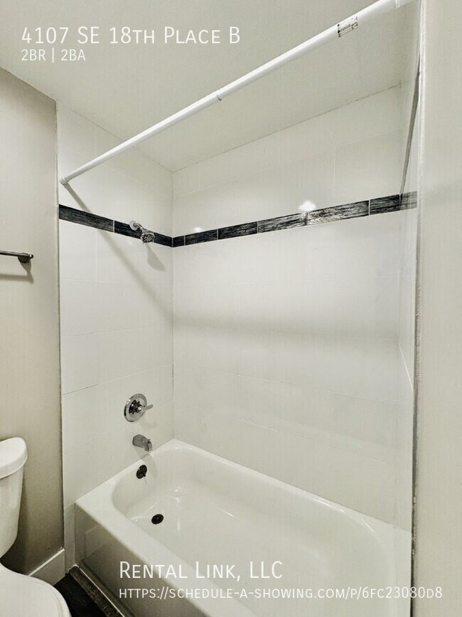 Building Photo - 4107 SE 18th Pl