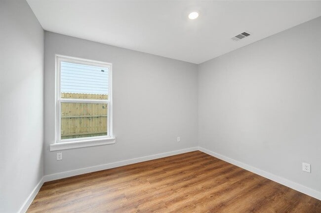 Building Photo - 8715 Bertwood St