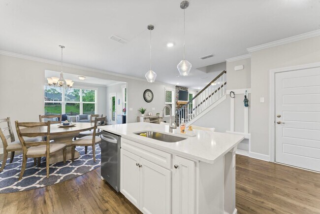 Building Photo - **LIKE-NEW UPGRADED HOME WITH FENCED YARD ...