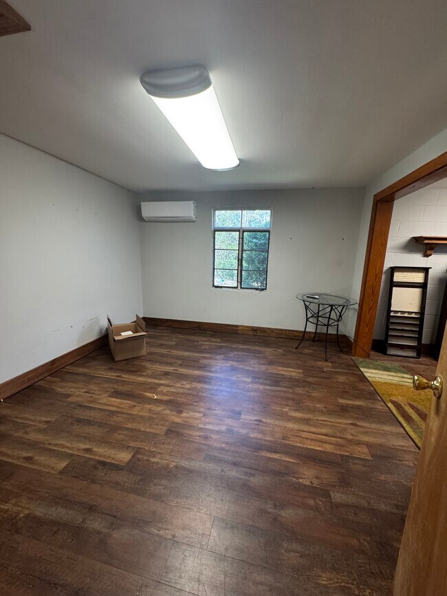 Building Photo - 651 Sand Hill Rd