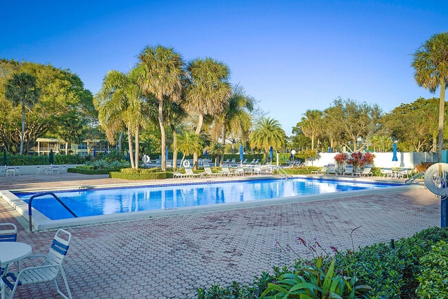 Building Photo - 575 Oaks Ln