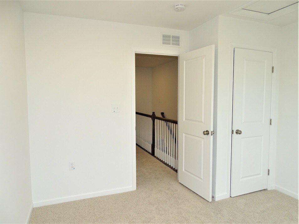 Building Photo - 320 Mayer Pl