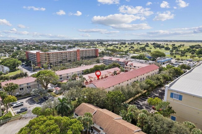 Building Photo - 2469 NE 14th St