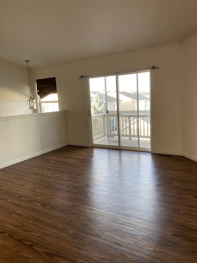 Building Photo - 2 Bedroom - Monetrey