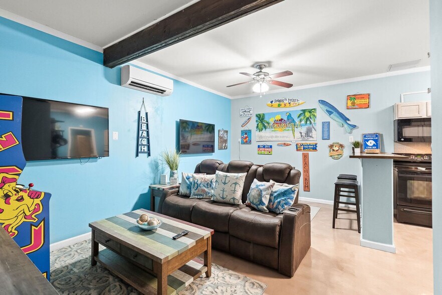 Building Photo - 306 Pine St S