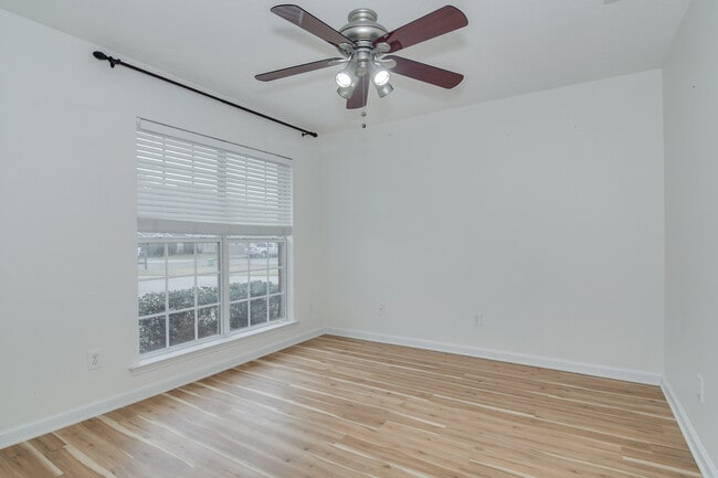 Building Photo - 529 St Julian Pl