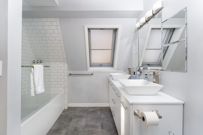 Building Photo - 585 Granny Lewis Ln