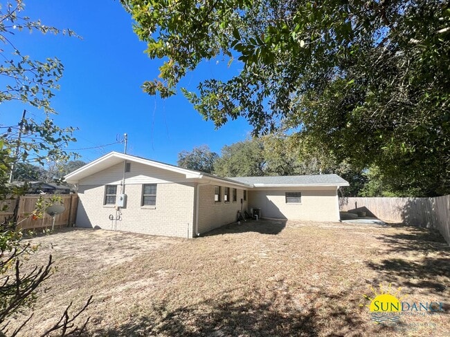 Building Photo - Gorgeous 3 Bedroom Home in Shalimar!