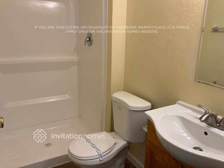 Building Photo - 15831 N 59th Cir