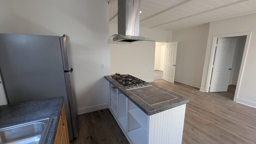 Building Photo - 392 West Center Ave