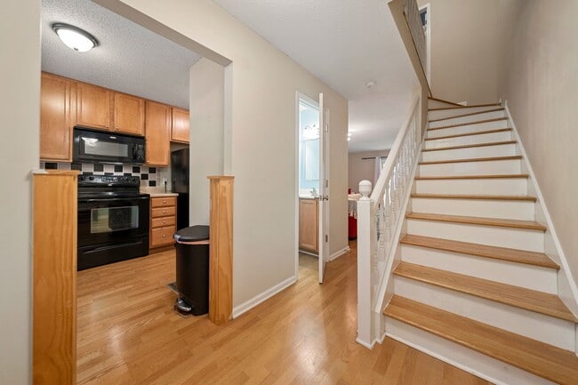 Building Photo - WOW!! Great Location! Quite neighborhood, close to everything