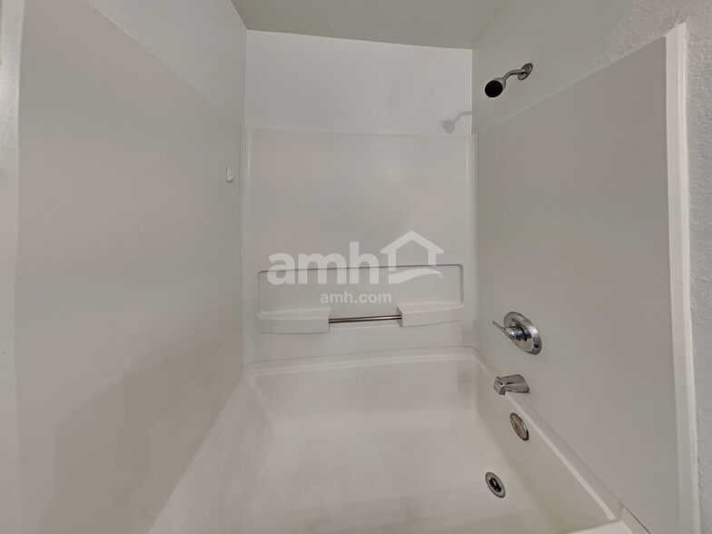 Building Photo - 6159 S Avenue De La Chandelle