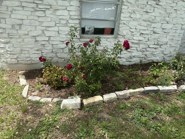 Building Photo - 9104 Glenn Ln