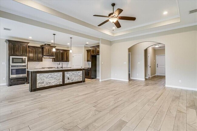 Building Photo - 6537 Paddington Dr