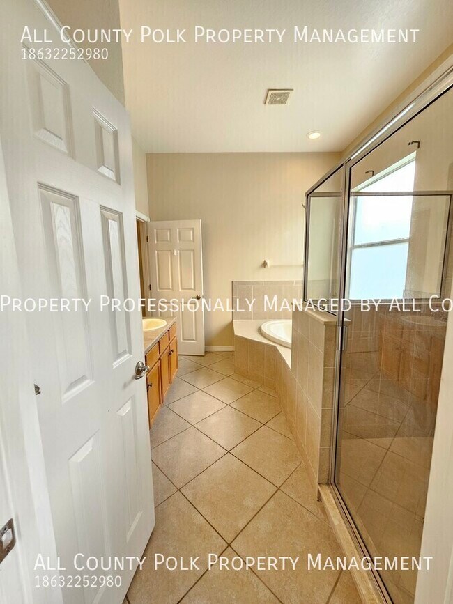 Building Photo - 1721 Altavista Cir