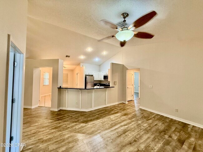 Building Photo - 232 Summerwood Dr