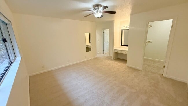 Building Photo - 1013 Woodside Rd