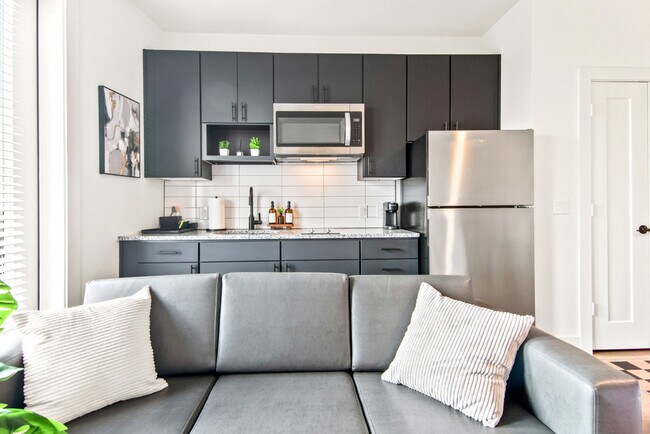 Building Photo - 714 Richmond Ave.