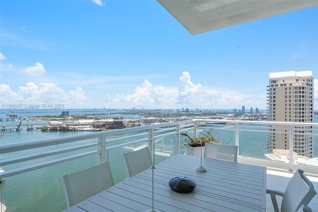 Building Photo - 900 Brickell Key Blvd