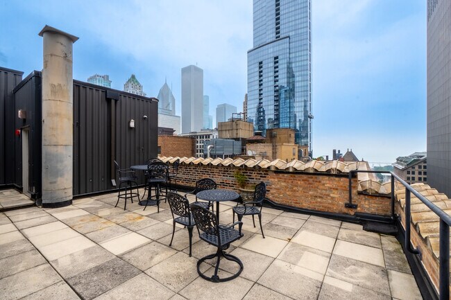 Building Photo - 6 E Monroe St