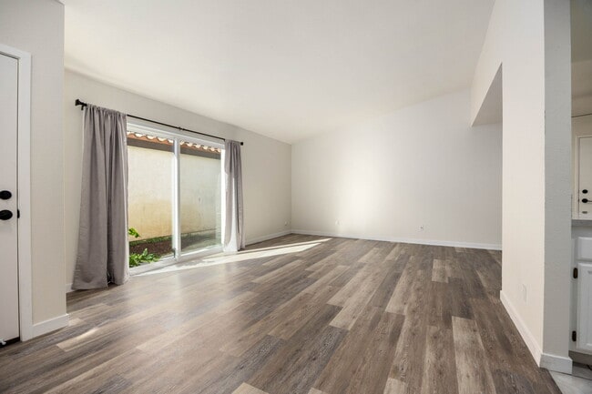 Building Photo - 243 Flame Tree Pl