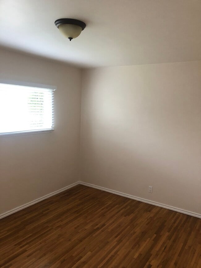 bedroom 1 - 1800 Green Ln