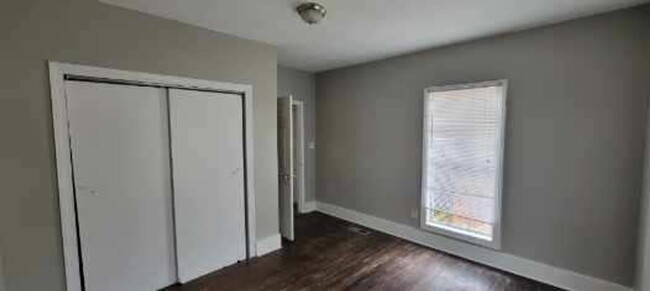 Building Photo - A charming 3-bedroom, 1.5-bathroom ( Pictu...