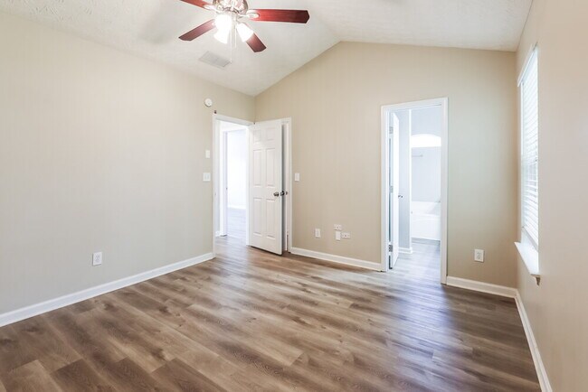 Building Photo - 896 Madison Ct