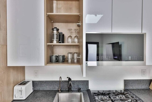 Building Photo - 5019 Hawley Blvd