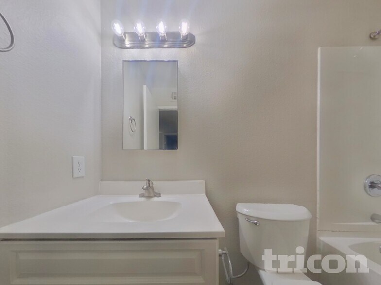 Building Photo - 3607 N 87th Ave