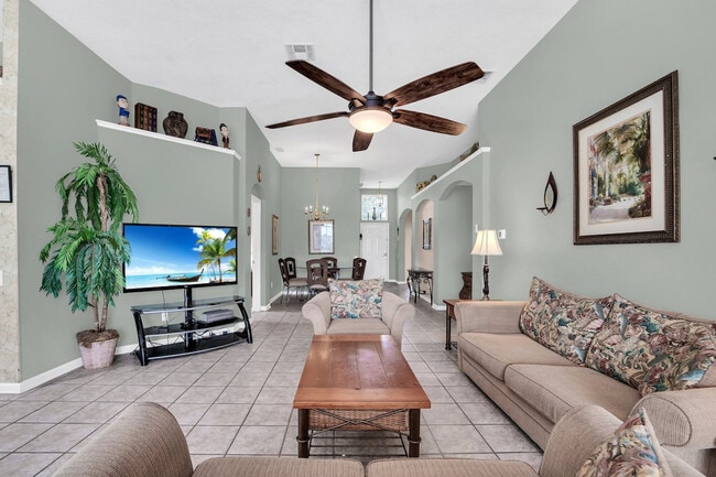 Building Photo - 8144 Fan Palm Way