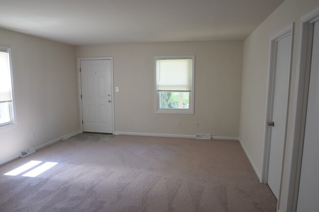 Building Photo - 815 Rosedale Ave