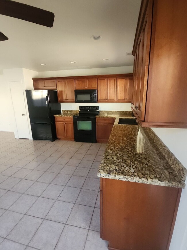 Building Photo - "Charming 3-Bedroom Oasis with 2 Baths in ...