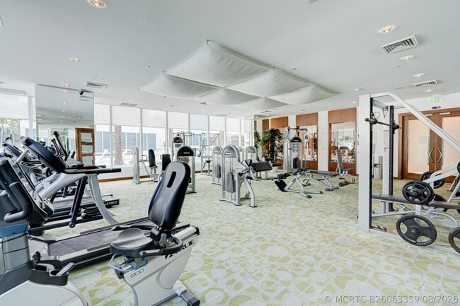 Building Photo - 2821 N Ocean Blvd