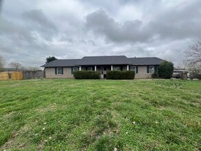 Building Photo - Move In Ready!!